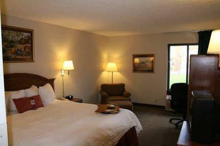 Days By Wyndham Hotel Fargo
